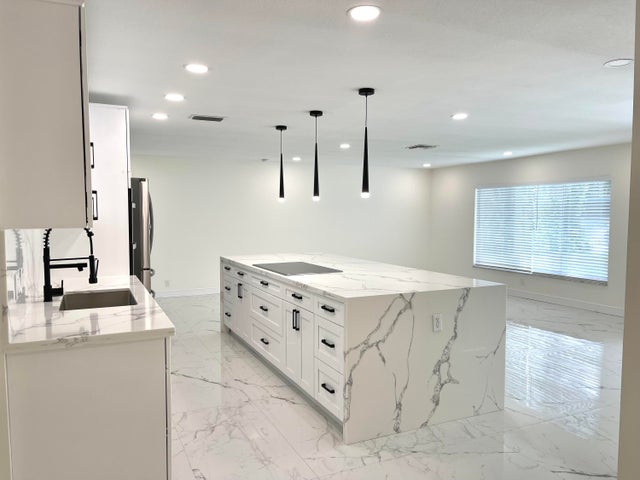 3 of 20 - 1101 Nw 5th Av, Boca Raton, FL