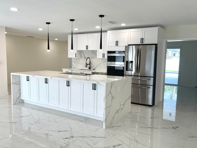 4 of 20 - 1101 Nw 5th Av, Boca Raton, FL