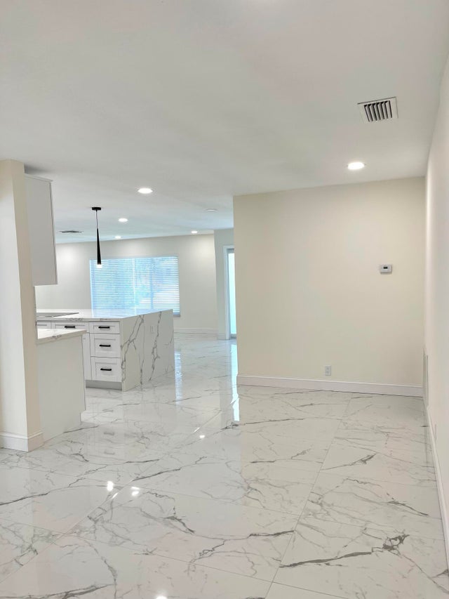 5 of 20 - 1101 Nw 5th Av, Boca Raton, FL