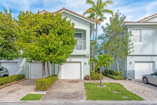 2 of 34 - 3156 Laurel Ridge Circle, Riviera Beach, FL