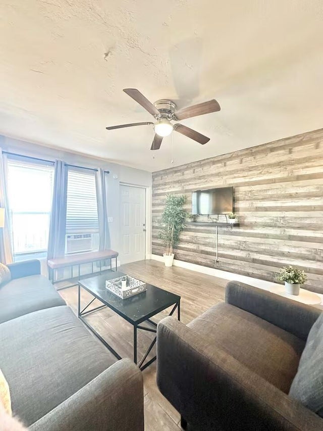 2 of 11 - 1501 N Federal Hwy #4, Lake Worth Beach, FL