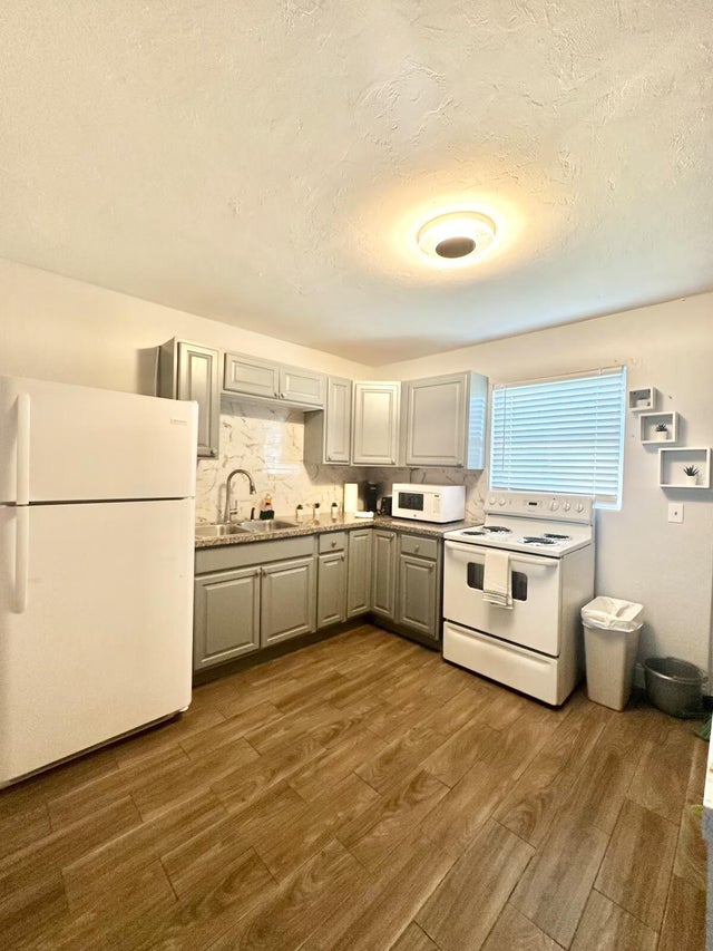 4 of 11 - 1501 N Federal Hwy #4, Lake Worth Beach, FL
