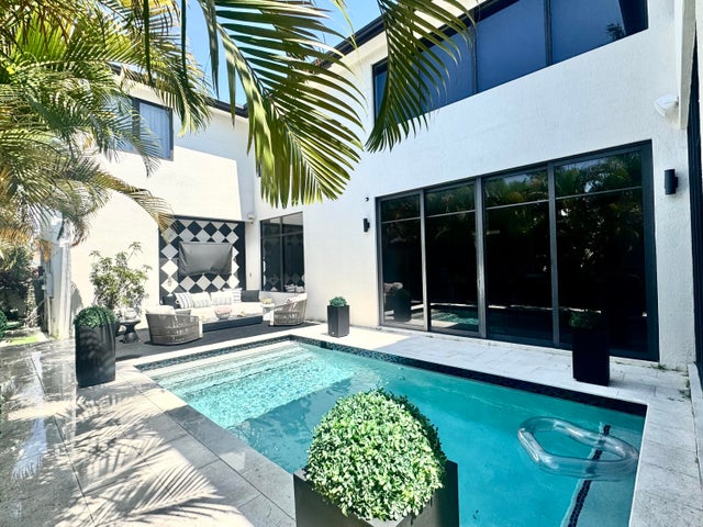 1 of 37 - 549 Ne 10th Av, Fort Lauderdale, FL