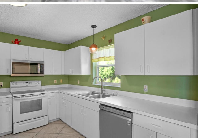 3 of 17 - 5680 Travelers Wy, Fort Pierce, FL