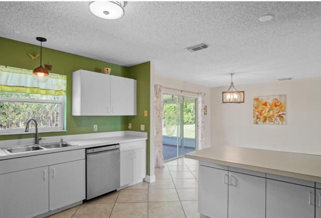 4 of 17 - 5680 Travelers Wy, Fort Pierce, FL
