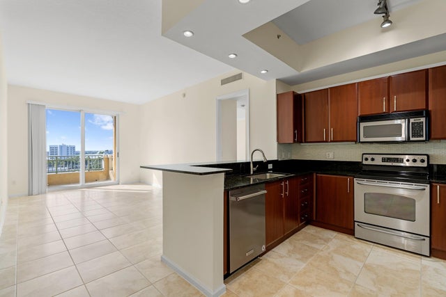 3 of 26 - 403 S Sapodilla Av #708, West Palm Beach, FL