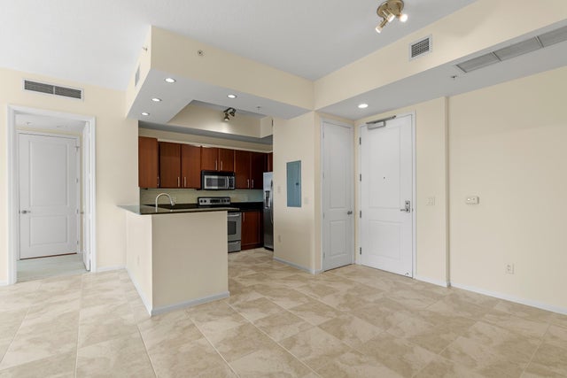 4 of 26 - 403 S Sapodilla Av #708, West Palm Beach, FL