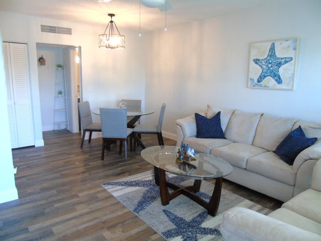 4 of 33 - 309 Circle Dr S #204, Boynton Beach, FL