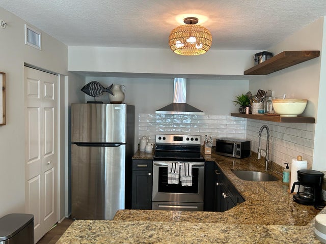 5 of 52 - 101 Villa Circle, Boynton Beach, FL