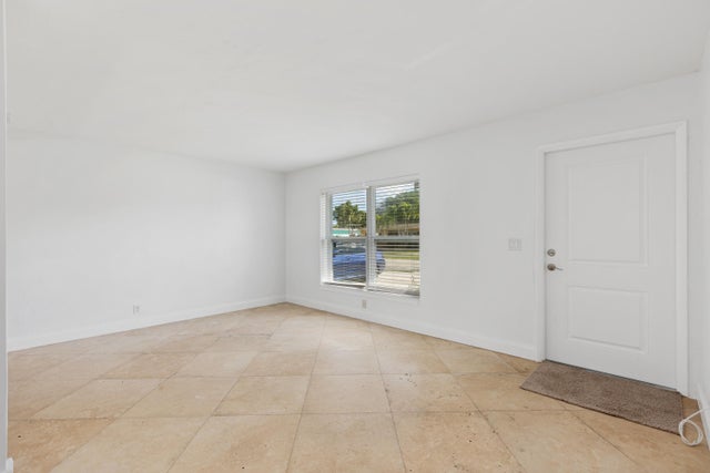 3 of 22 - 331 Pinewood St, Lantana, FL