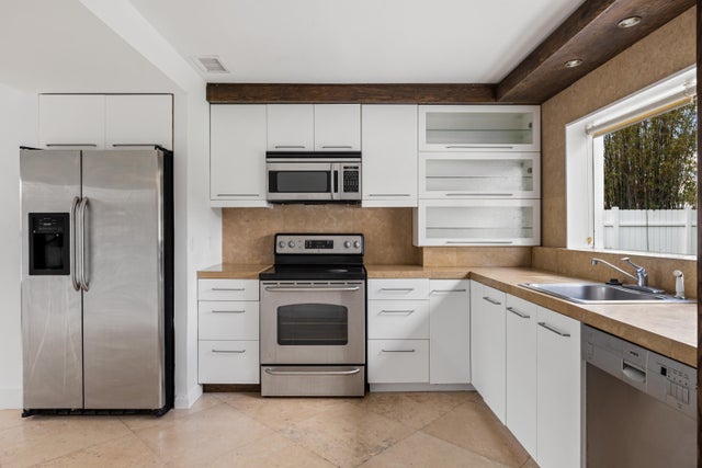 5 of 22 - 331 Pinewood St, Lantana, FL