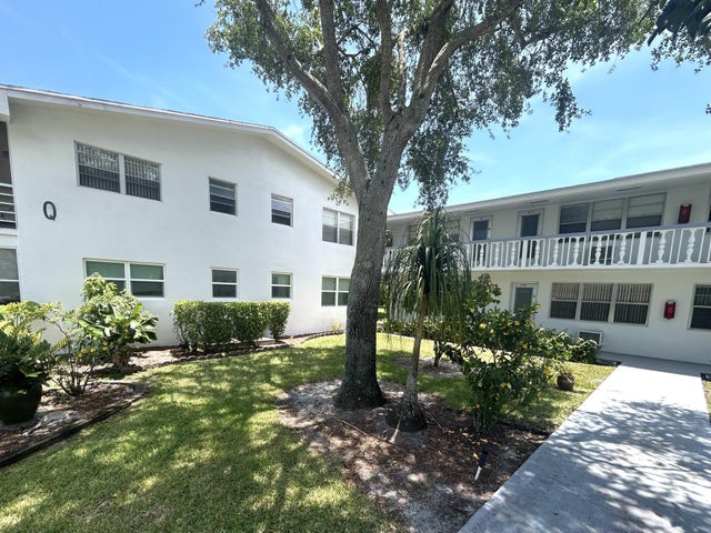 1 of 10 - 417 Sheffield Q, West Palm Beach, FL