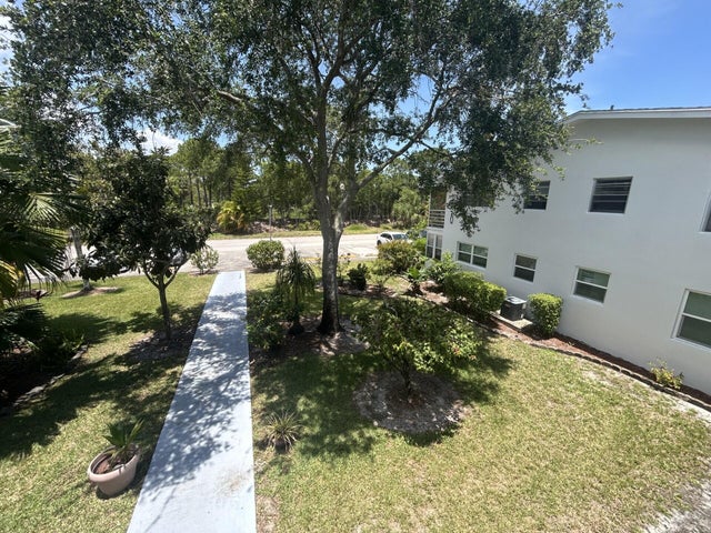 2 of 10 - 417 Sheffield Q, West Palm Beach, FL