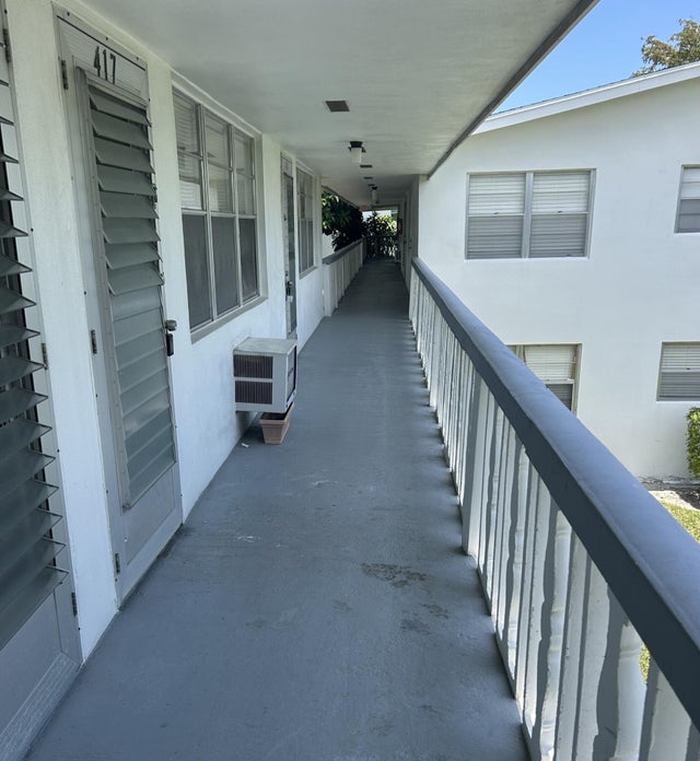 3 of 10 - 417 Sheffield Q, West Palm Beach, FL