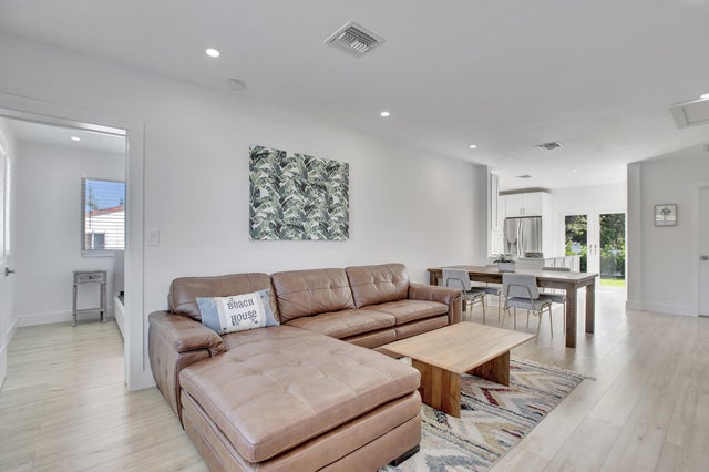 3 of 22 - 923 Se 4th Av, Delray Beach, FL