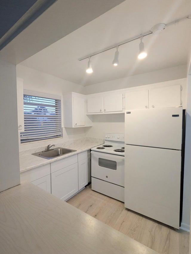 2 of 27 - 353 Sheffield O, West Palm Beach, FL