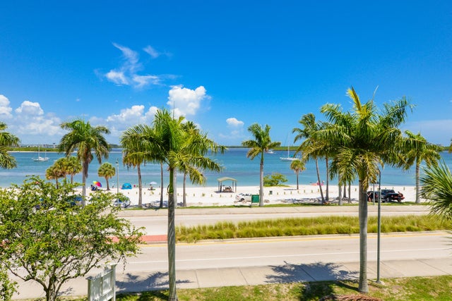 1 of 50 - 35 Harbour Isle Dr W #302, Fort Pierce, FL