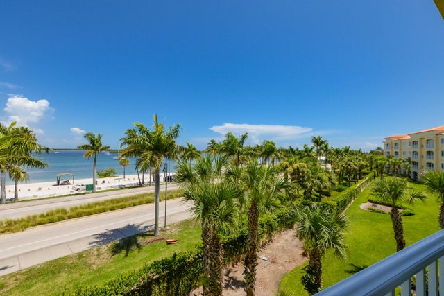 4 of 50 - 35 Harbour Isle Dr W #302, Fort Pierce, FL