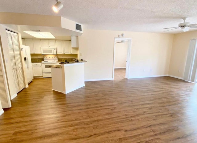5 of 45 - 800 Crestwood 806 Ct S #806, Royal Palm Beach, FL