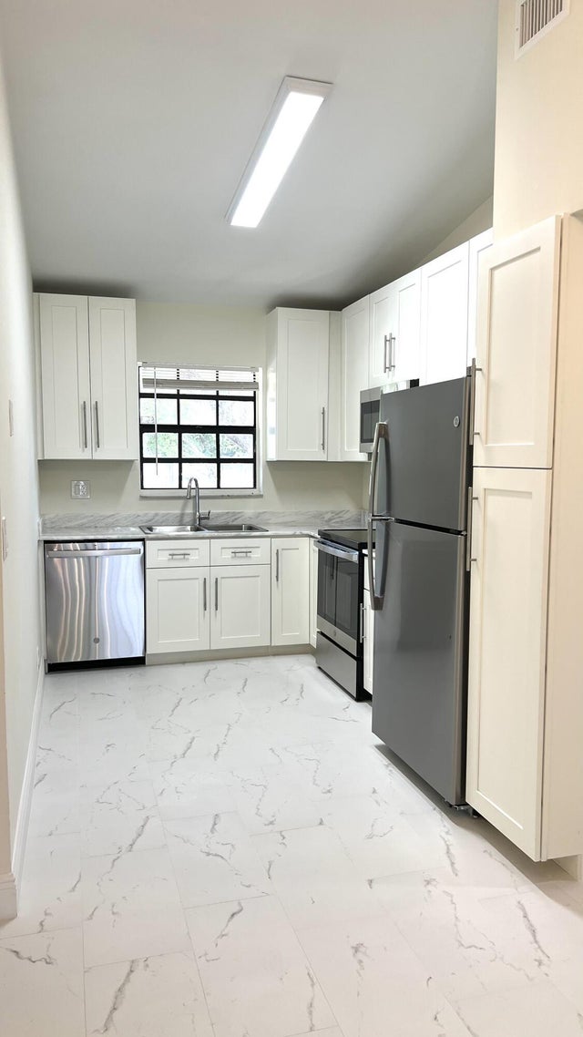 4 of 28 - 2950 Olivewood Ter #2090, Boca Raton, FL