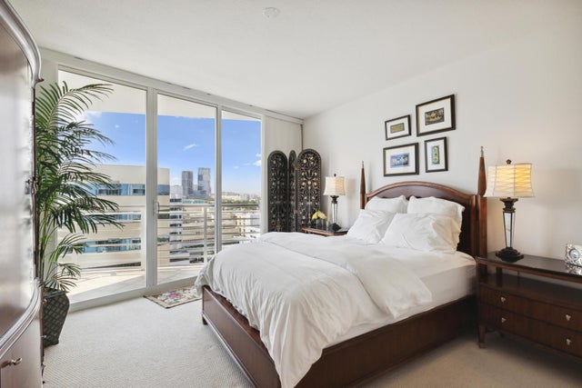 3 of 41 - 1551 N Flagler Dr #1415, West Palm Beach, FL