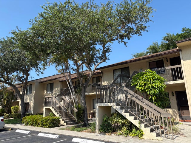 1 of 17 - 21950 Soundview Ter #207, Boca Raton, FL