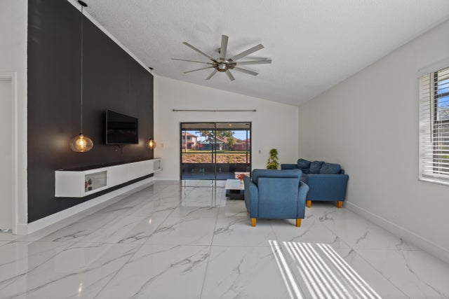 3 of 19 - 5310 Kim Ct, West Palm Beach, FL