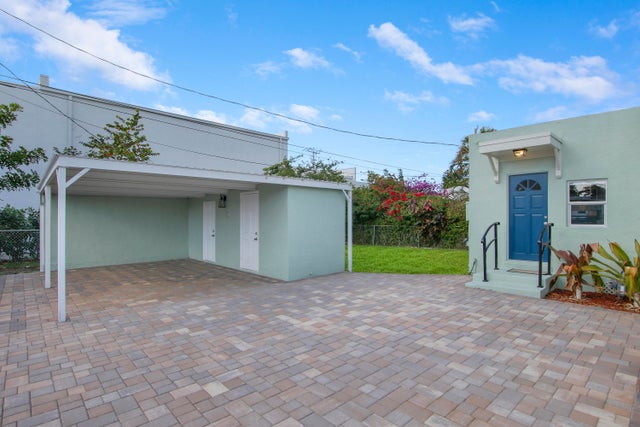 4 of 30 - 422 Oxford St, West Palm Beach, FL