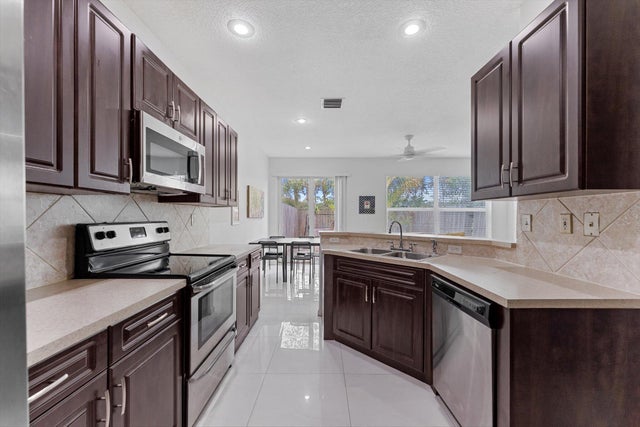 1 of 24 - 6289 Crescent Lake Wy, Lake Worth, FL