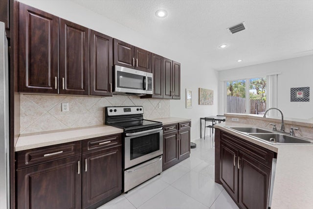 4 of 24 - 6289 Crescent Lake Wy, Lake Worth, FL