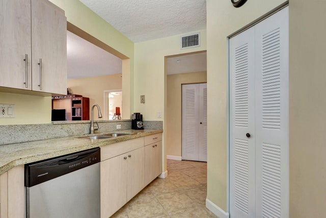 5 of 19 - 100 Uno Lago Dr #104, Juno Beach, FL