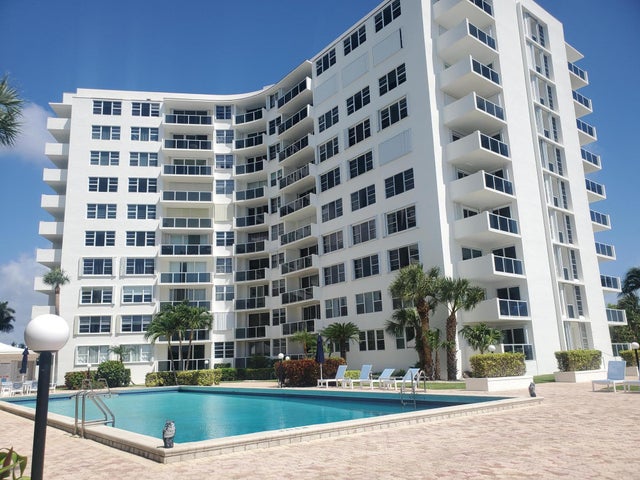 1 of 22 - 2800 N Flagler Dr #702, West Palm Beach, FL