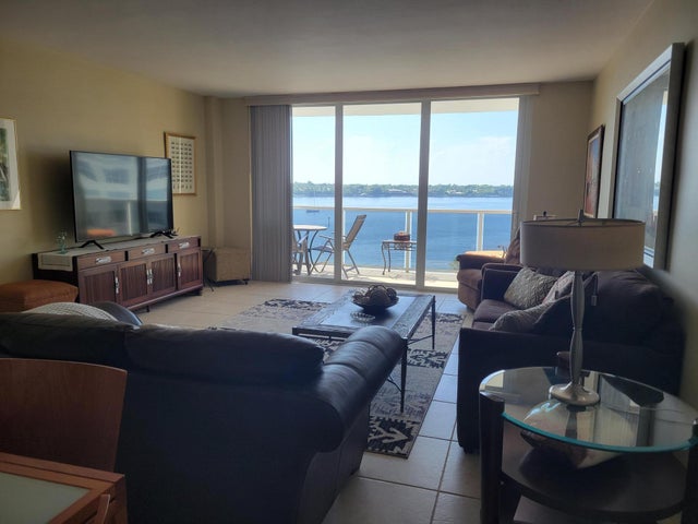 2 of 22 - 2800 N Flagler Dr #702, West Palm Beach, FL