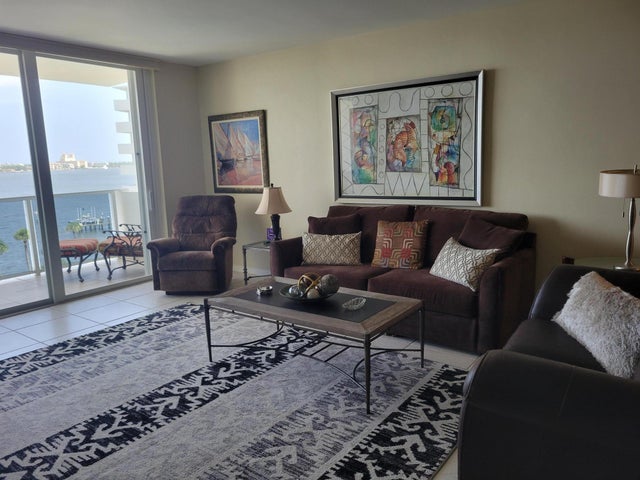 3 of 22 - 2800 N Flagler Dr #702, West Palm Beach, FL