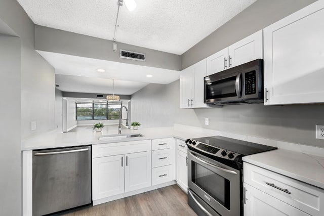 3 of 42 - 3636 Whitehall Dr #402, West Palm Beach, FL