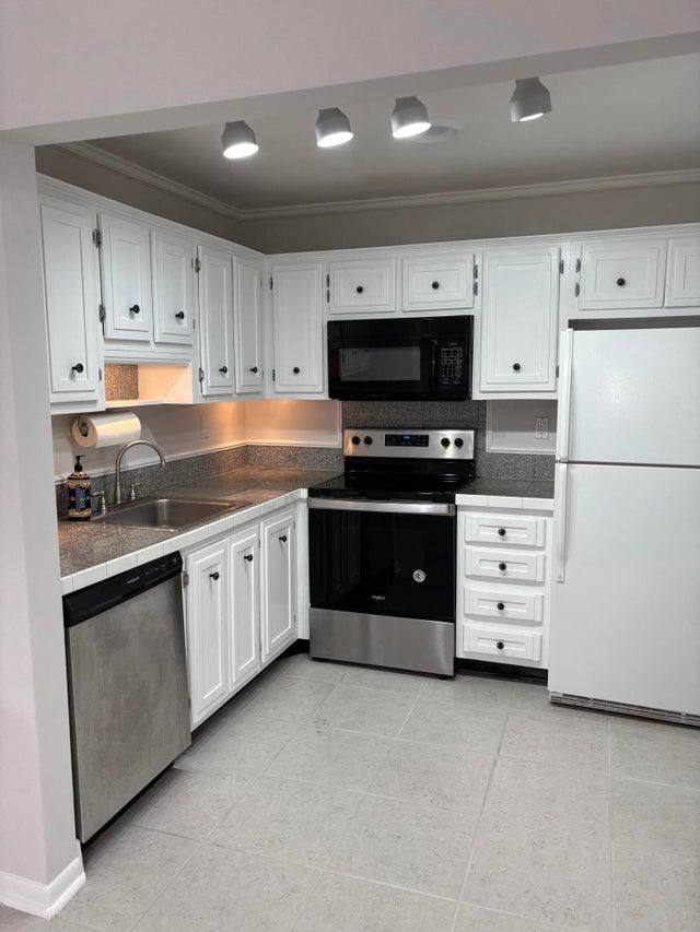3 of 10 - 489 Flanders K, Delray Beach, FL