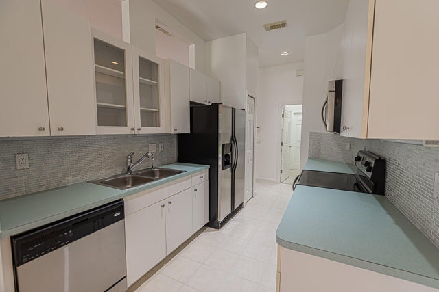 4 of 25 - 562 Sw New Castle Cove, Port Saint Lucie, FL