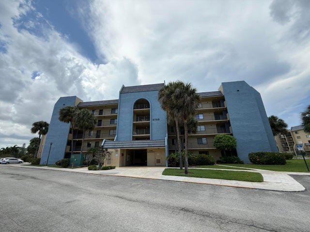 1 of 43 - 2788 Tennis Club Dr #104, West Palm Beach, FL