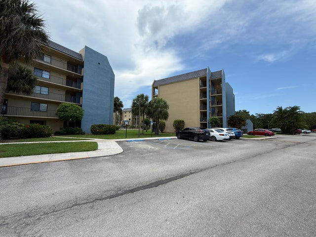 4 of 43 - 2788 Tennis Club Dr #104, West Palm Beach, FL