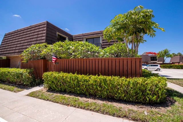 2 of 23 - 1913 19th Ct, Jupiter, FL