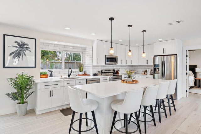 2 of 22 - 131 W Norfolk Road, Jupiter, FL