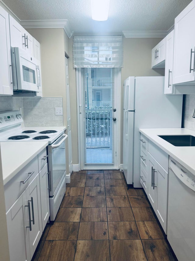 3 of 19 - 1139 Town Center Dr #11, Jupiter, FL