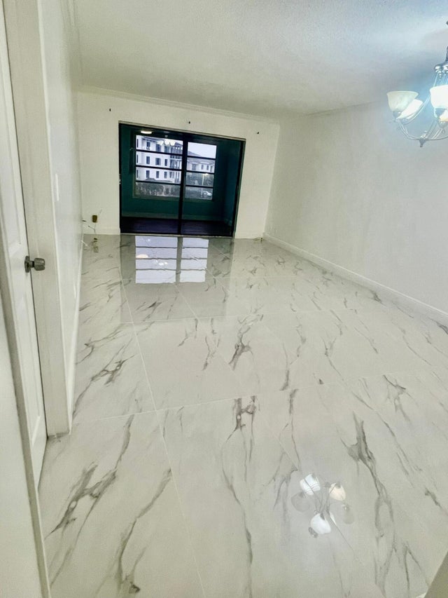 3 of 13 - 9355 Sw 8th St #322, Boca Raton, FL