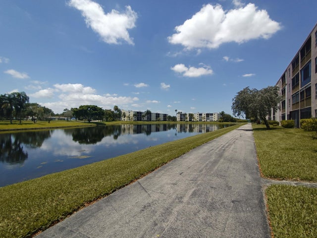 4 of 26 - 7320 Amberly Lane #305, Delray Beach, FL