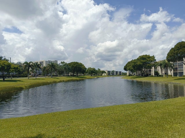 5 of 26 - 7320 Amberly Lane #305, Delray Beach, FL