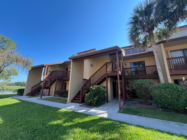 1 of 18 - 403 Lakeview Dr E, Royal Palm Beach, FL