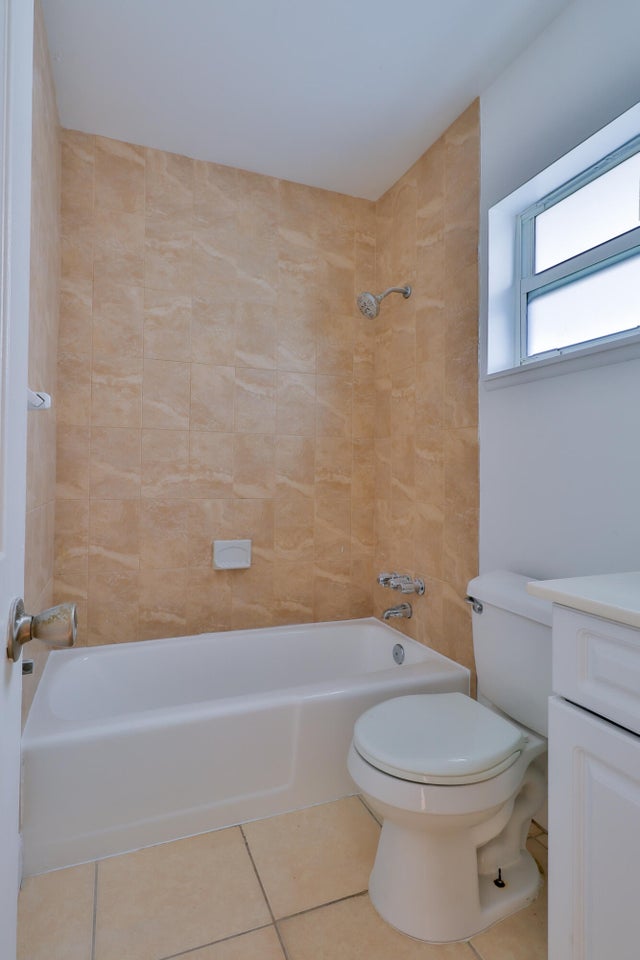4 of 9 - 391 Se 19th Av #7, Pompano Beach, FL