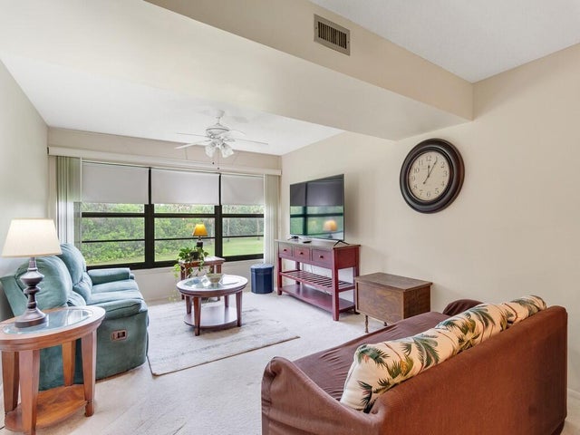 5 of 30 - 27 Plantation Dr #202, Vero Beach, FL