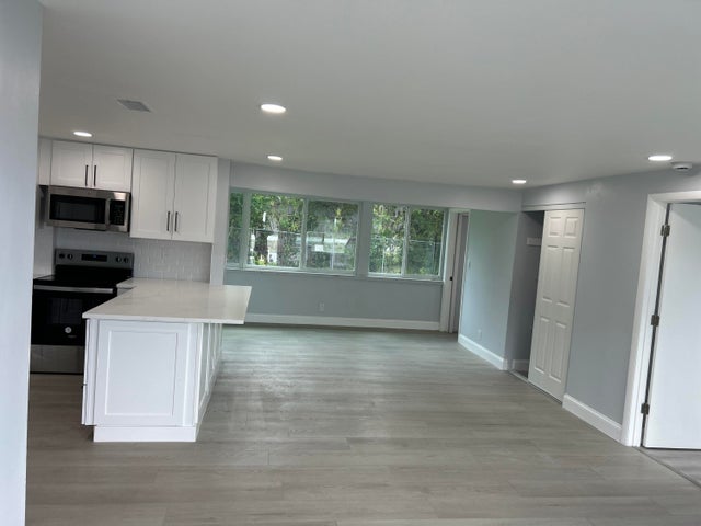 3 of 15 - 5229 45th St, West Palm Beach, FL