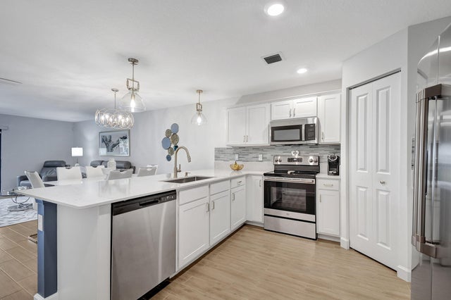 5 of 47 - 6013 Woods Edge Circle, Riviera Beach, FL